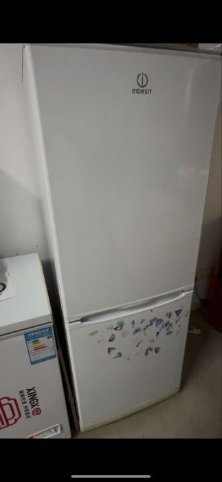 Холодильник indesit