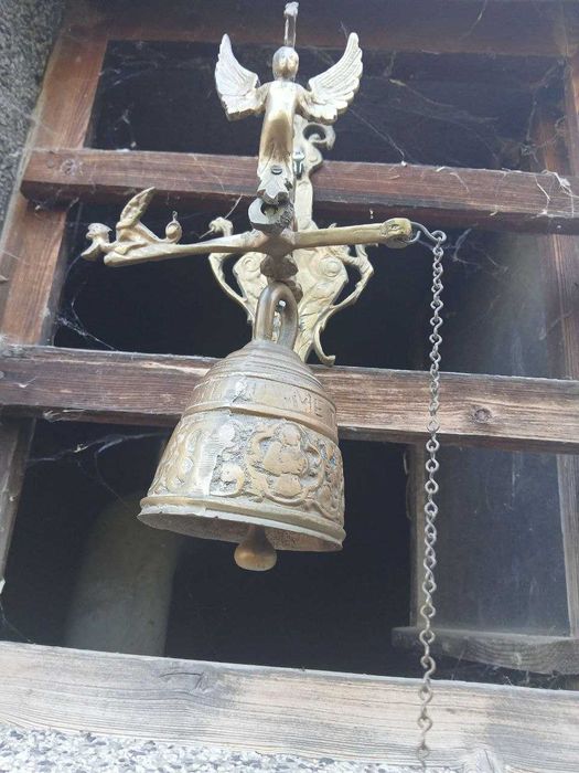 Старинна френска камбана с ангелче - красива декорация за входна врата