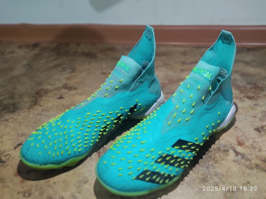 Сороконожки adidas Predator размер 37-38