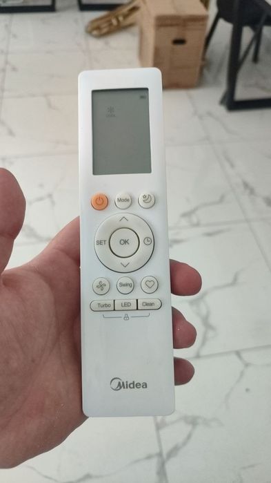 Кондиционер марки Midea