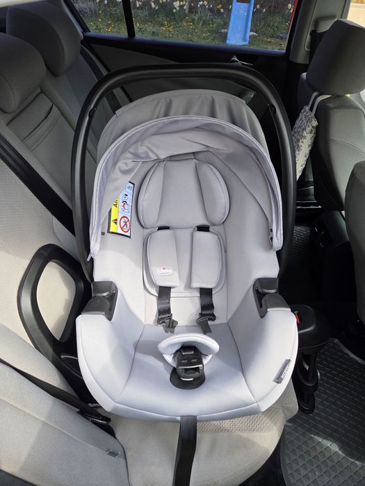 Vând scoică auto premium Chicco KORY Plus i-Size împreună cu baza orig