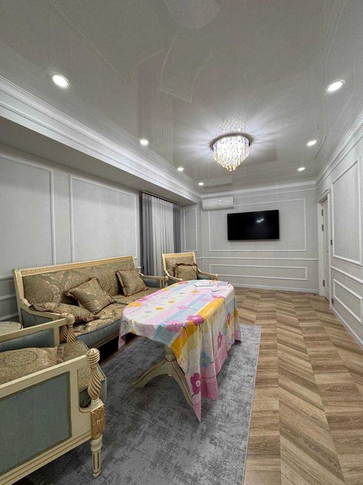 ПРОДАЕТСЯ 3/2/12 80м2 на: Метро Космонавтов Метро Космонавтов