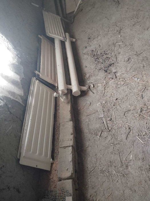 Radiatorlar sotiladi. (Isitish moslamasi)
