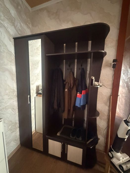 Продам прихожую в коридор