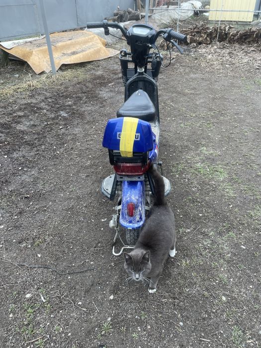 Продам электроскутер ск8