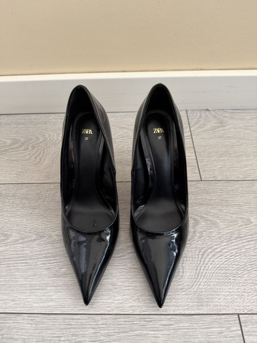 Pantofi Zara 9.5 cm  lac  negri