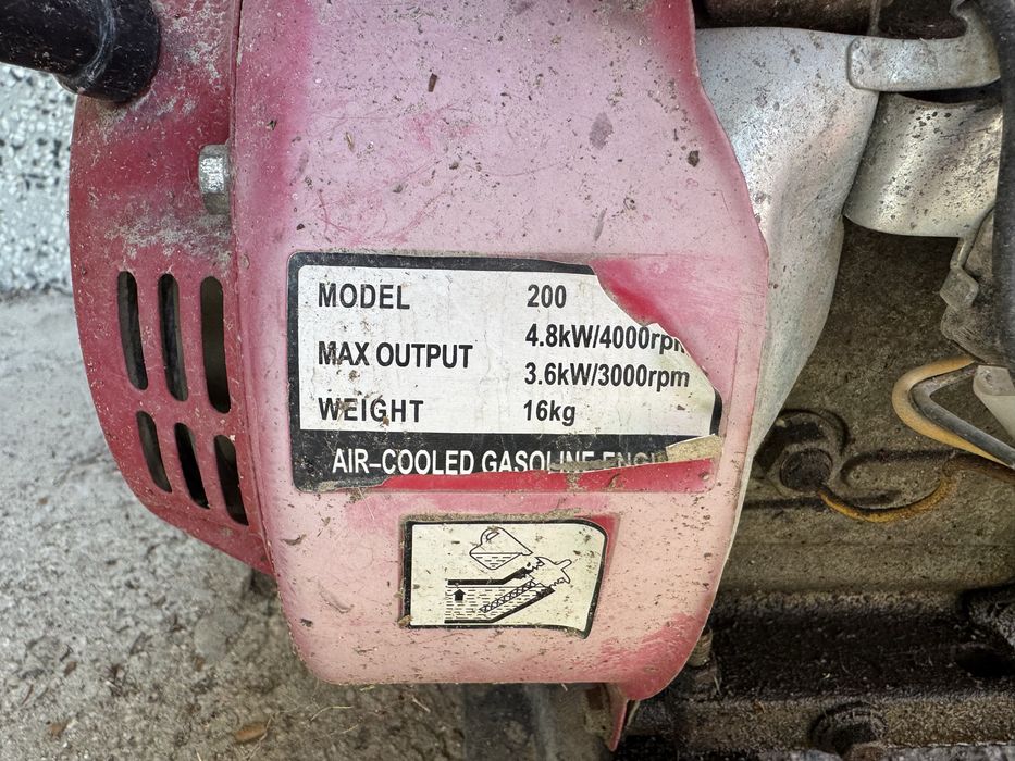 Бензинов генератор