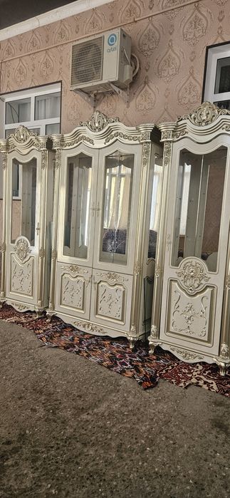 Стенка шкаф халати янги крлган жойи йок.