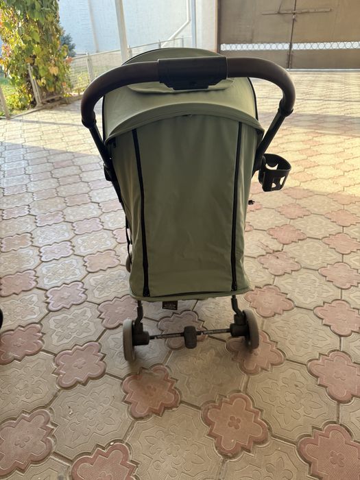 Детская прогулочная коляска