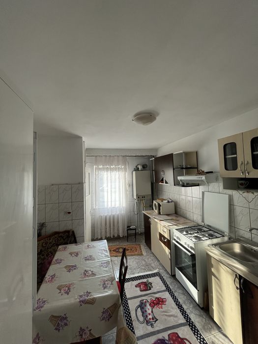 Inchiriez apartament cu 3 camere, zona mall - lidl