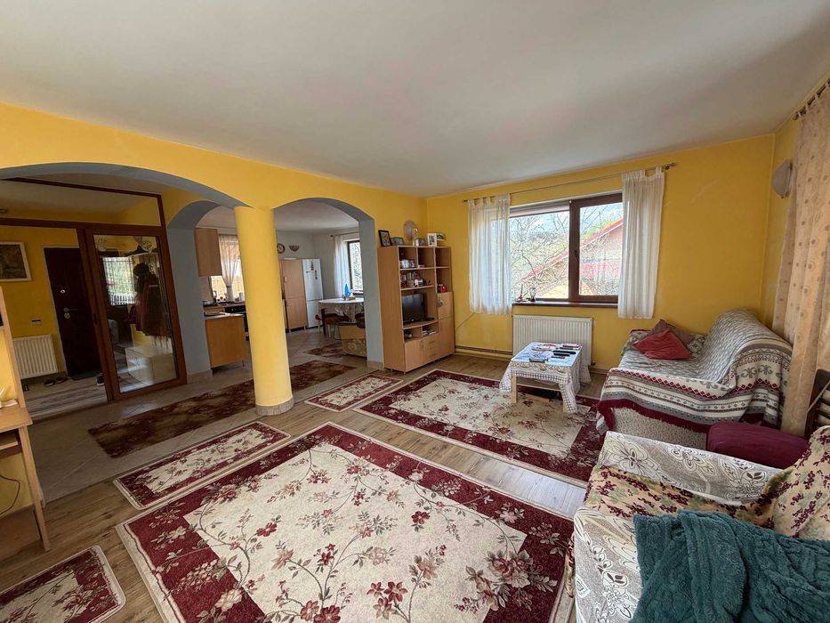 Casă zonă verde | 4 camere, 920 mp teren, garaj | Vălenii de Munte