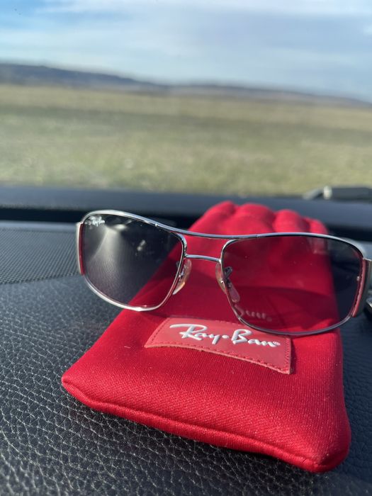 Vand Ochelari de soare Ray-Ban originali – model metalic rectangular