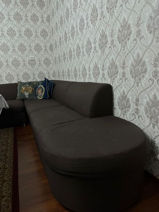 Диван уголок в среднем состоянии