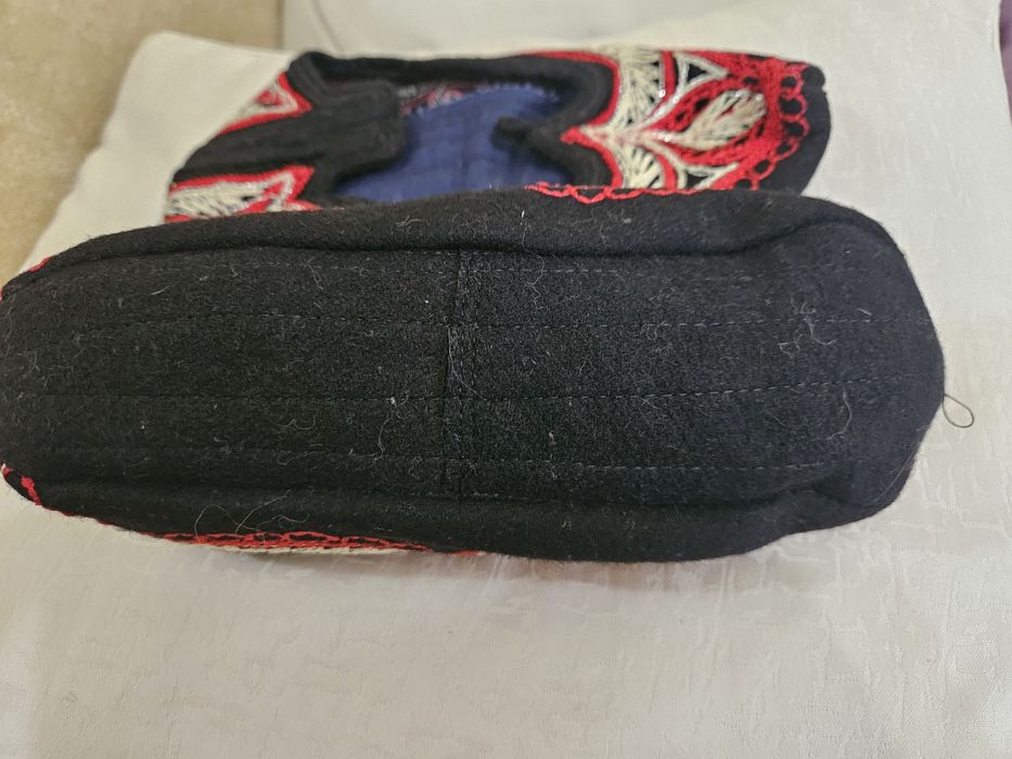 Везани родопски терлици