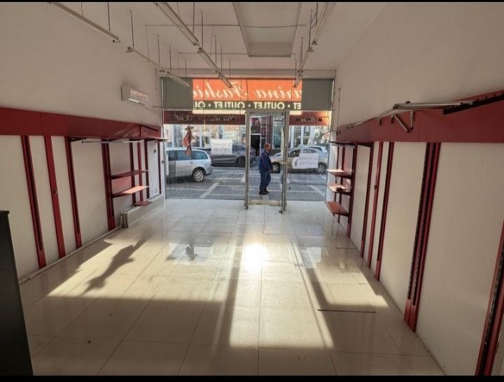 De inchiriat spatiu comercial 70 mp str Garii 82 Giurgiu