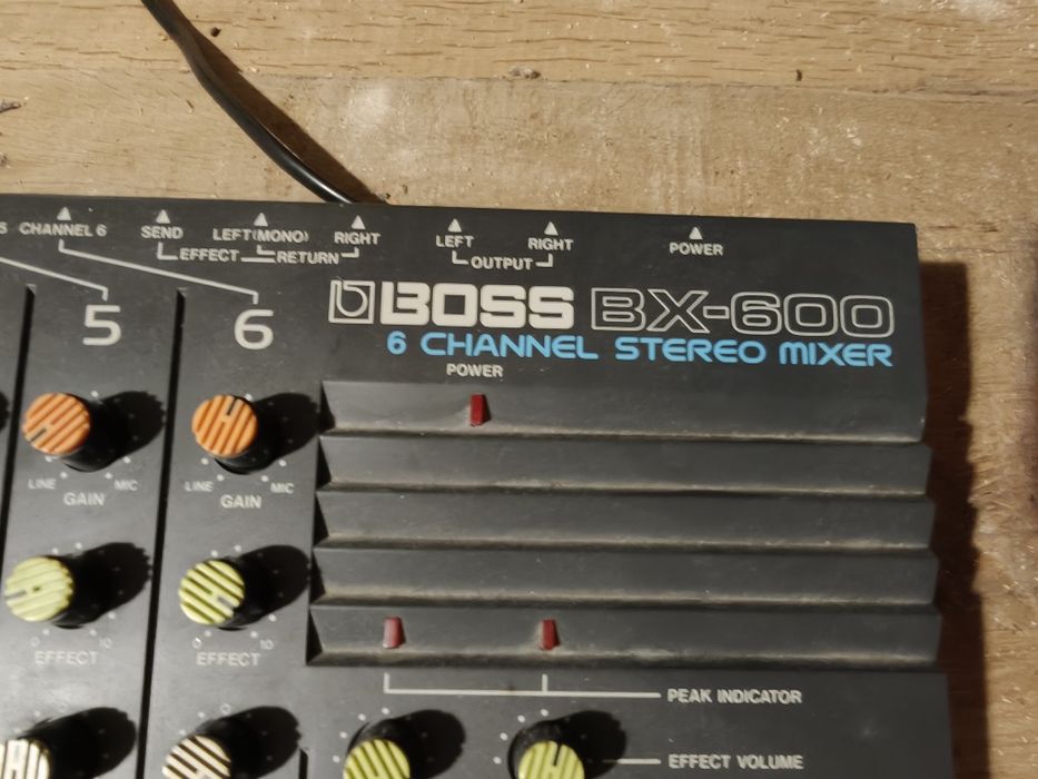 BOSS BX-600, аналогов 6-канален стерео смесителен пулт