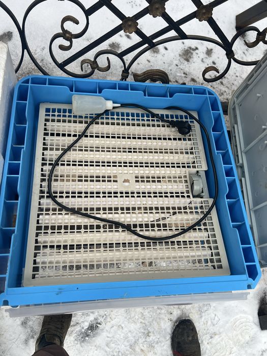 Incubator pentru 120 de oua