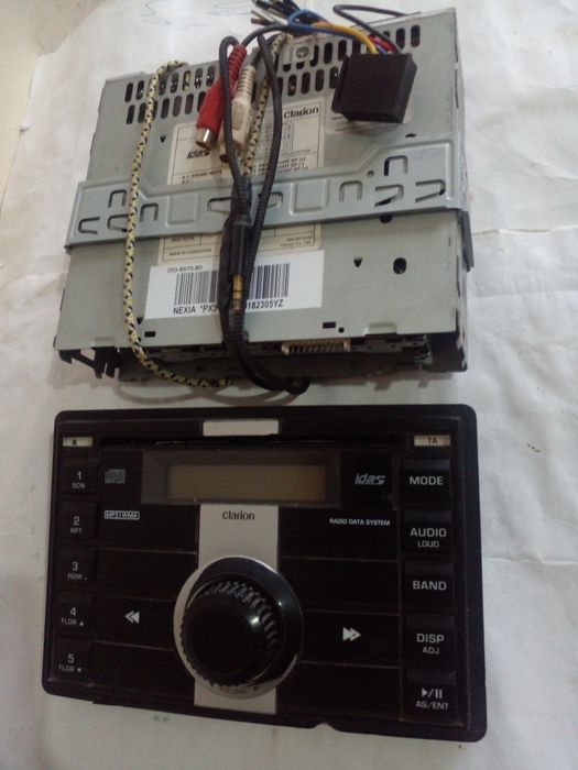 Машина учун радиоприемник сотилади