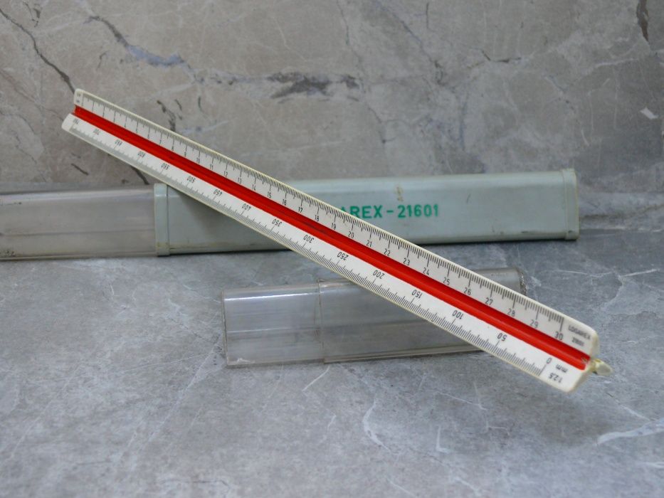 Два броя стари линии с кутии.