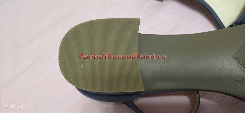 Sandale trendy full piele de la CAPRICE marimea 40-40,5