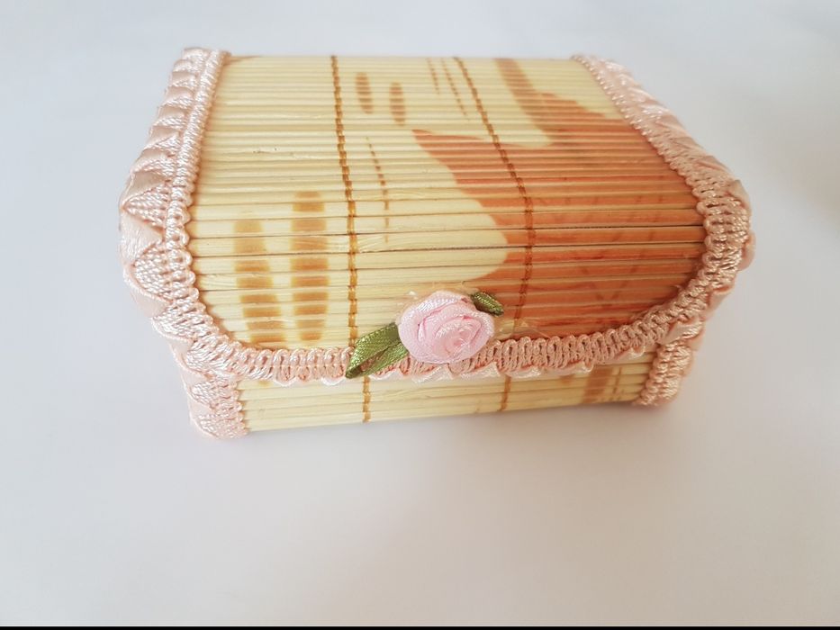 Кутии за бижута и кърпички