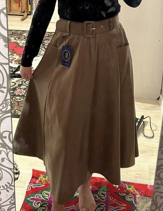 Кожанный юбка новый этикеткамен тұр новый
