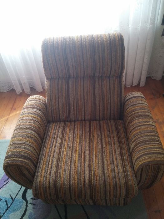 Употребяван разтегателен диван и фотьойли