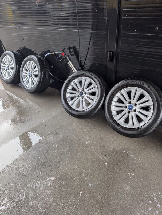 Roti 215 55 16 Anvelope cauciucuri Nokian + jante aliaj originale Ford