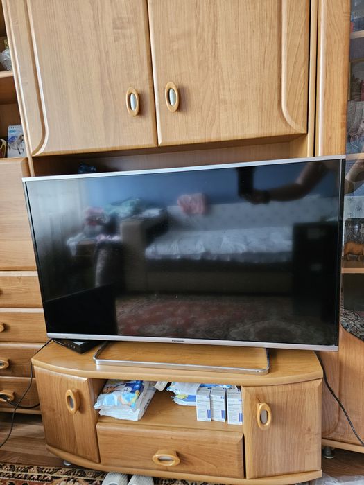 Телевизор Panasonic, диаг 106 см
