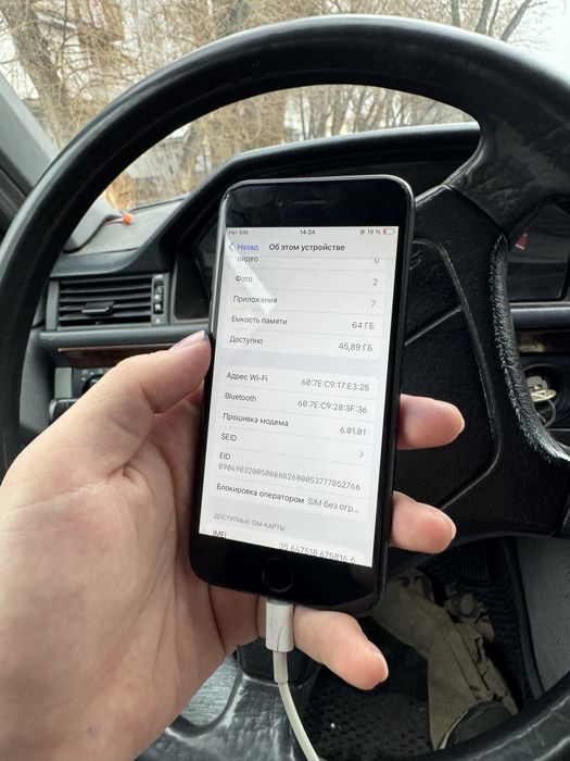 iPhone SE 2020 в идеальном состоянии