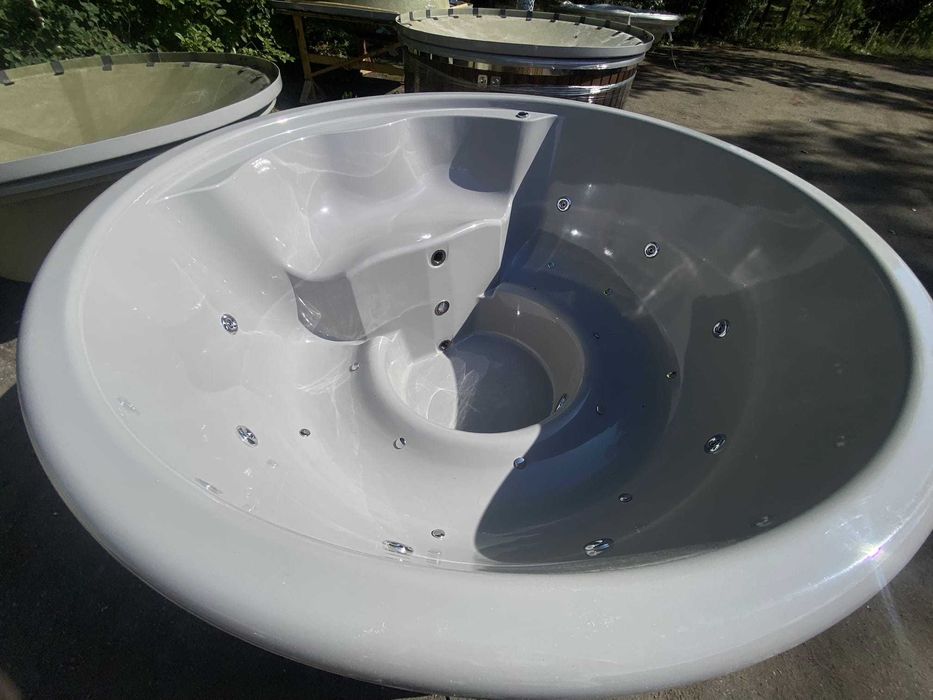 Ciubăr / jacuzzi fibra de sticla, Cu soba intergrata.