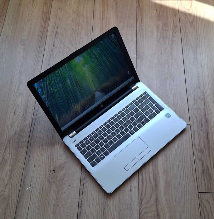 15.6' FullHD HP 250 G6 Core i5-7200U/8GB DDR4/256GB SSD/Нова батерия