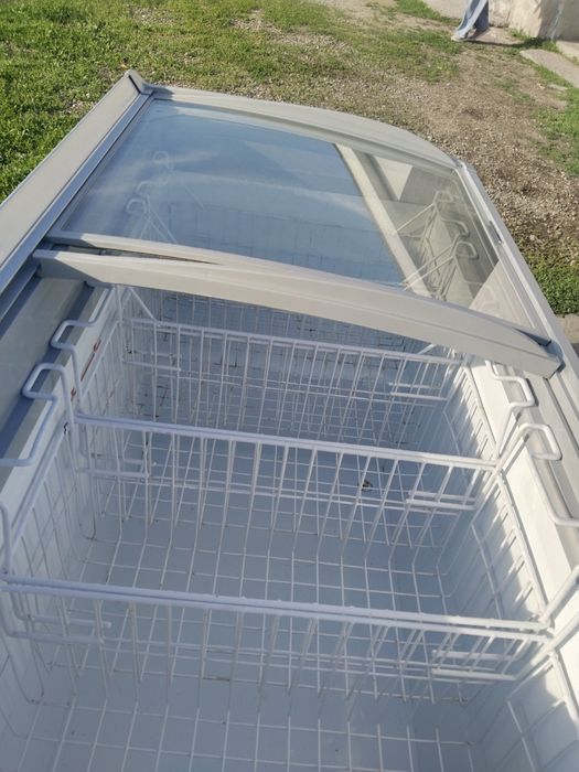 Продам ветренный морозильник Хайрон