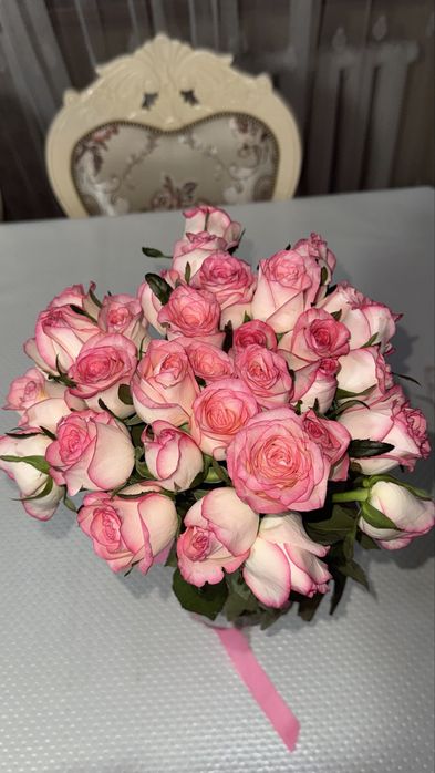 Цветы свежие.