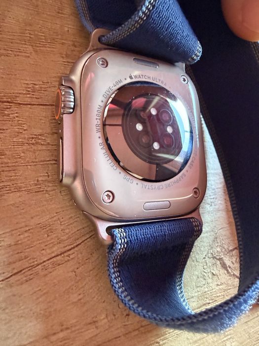 Apple Watch Ultra Gen3 - Silver Titanium с 5 оригинални каишки