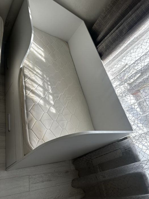 Детская кровать с матрасом