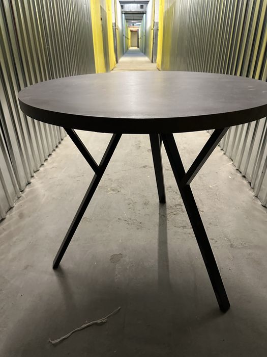 Продам 2 стола , пользовались 3 мес 100тыс