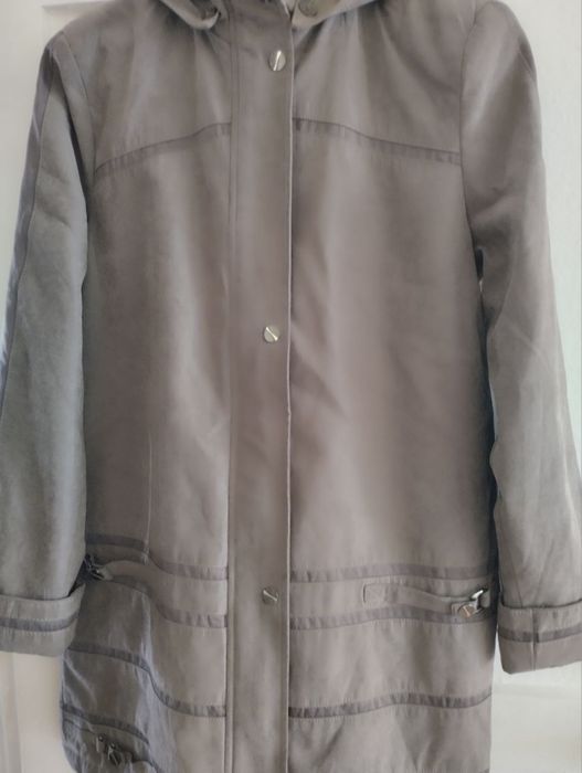 Продается куртка женская, с капюшоном