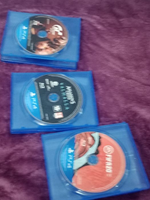 Продам приставку ps4 ремонт не было