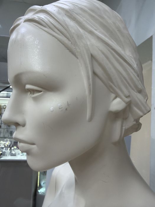 Продам манекен от бренда SELA