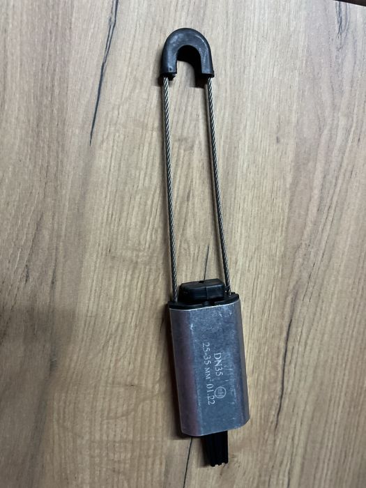 Анкерный клиновый зажим DN 35