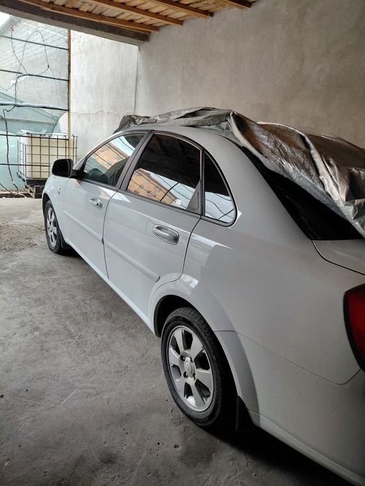 Автомобиль Chevrolet Lacetti