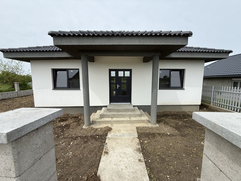 Ofer spre vanzare Casa stil Mediteranean in Lazuri