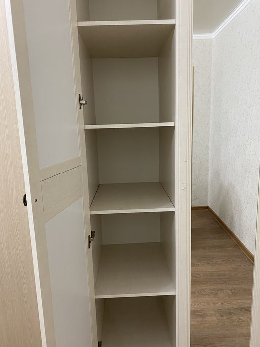 Продам трехдверный шкаф
