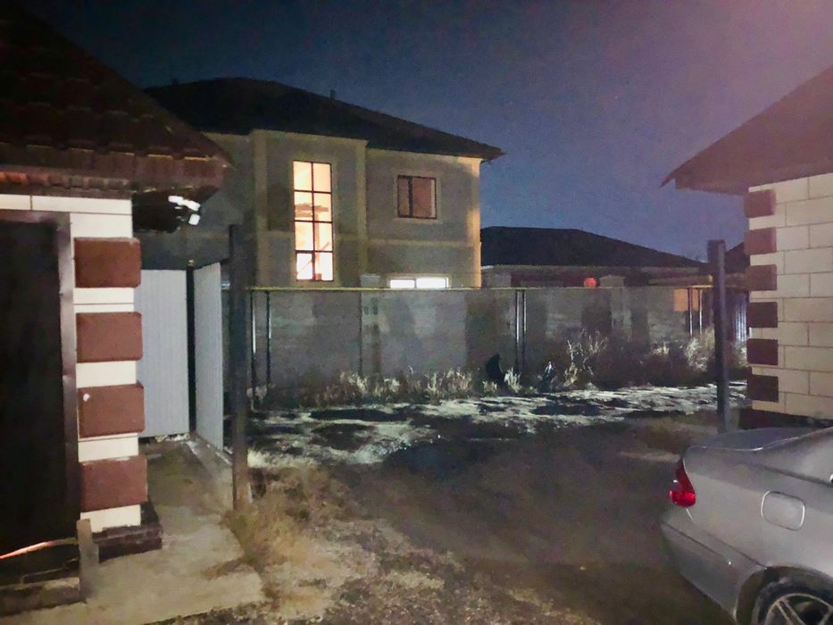 Продам 2 дома на одном участке. Срочно.