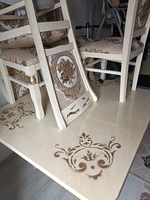 Стол стулья состояние хорошее