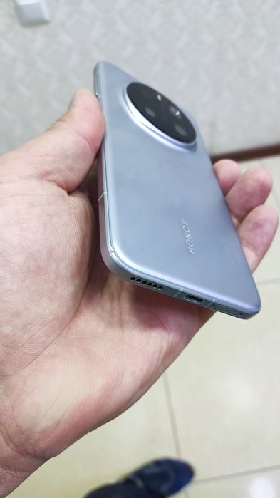 Продам срочно телефон HONOR MAGIC 7 PRO в идеальном состоянии