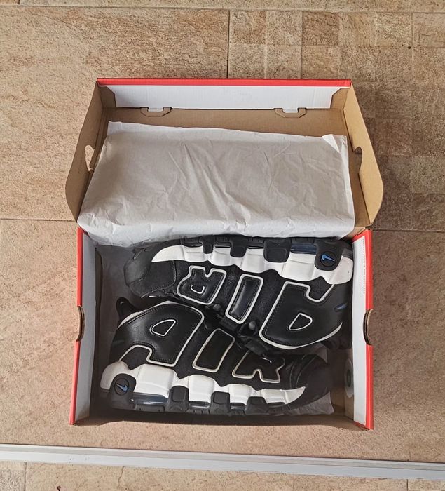 Vând adidași Nike Uptempo, mărimea 42.