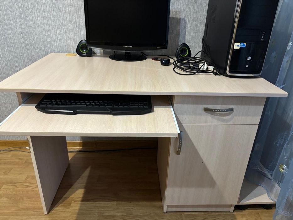 Продам стол письменный