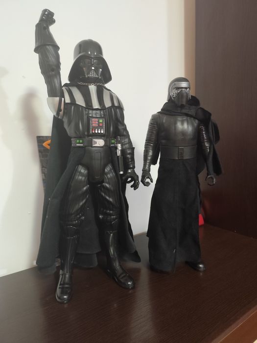 Figurina Star Wars - Darth Vader 50 cm și Kylo Ren 45cm